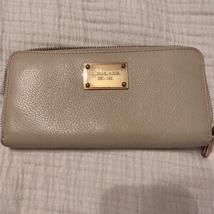 Michael Kors Zip Wallet